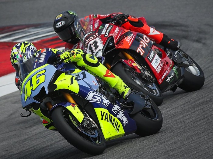 Valentino Rossi geber Yamaha R1 di sesi tes WSBK Valentino Rossi geber Yamaha R1 di sesi tes WSBK