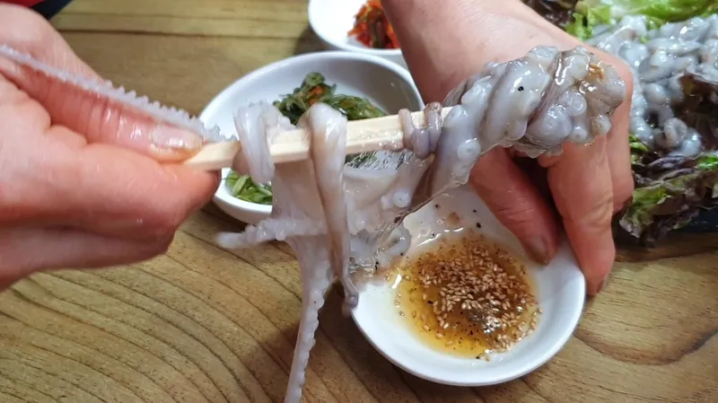 Walaupun Beracun dan Mematikan, 5 Makanan Ini Justru Digemari Banyak Orang