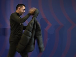 Saat Kursi Jadi Sasaran Amarah Xavi Hernandez