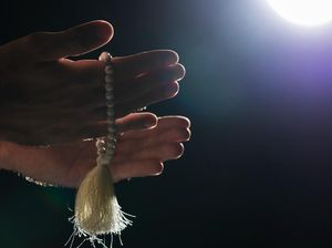 Baca Dzikir Ini, Amalan yang Pahalanya setara Haji dan Umroh