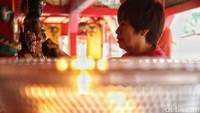 Imlek merupakan perayaan tahun baru masyarakat etnis Tionghoa. Dikutip dari laman resmi Kemendikbud, secara etimologis, Imlek berarti Tahun Baru Cina yang jatuh pada tanggal satu bulan pertama di awal tahun.  