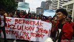Aksi Mahasiswa di Bawaslu Terkait Sikap Presiden Jokowi