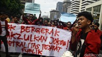 Mereka mengecam sikap Presiden Joko Widodo (Jokowi) yang dianggap tidak netral dalam kontestasi Pemilu 2024.  