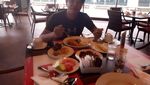 Ini Momen Andika Kangen Band Lahap Lontong Sayur hingga Bakso Gerobakan