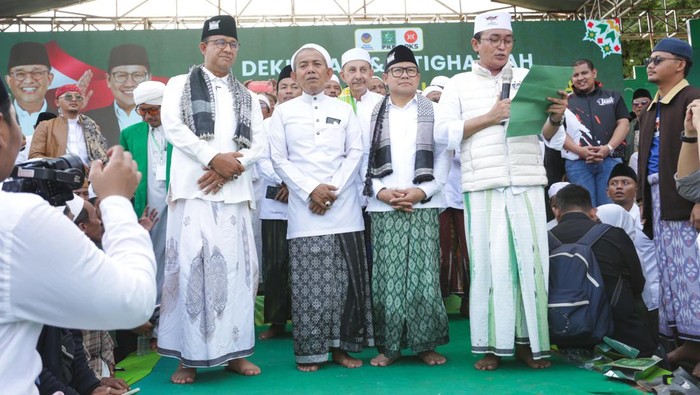 Anies-Muhaimin hadiri dekalarasi dukungan dari ulama, kiai dan nyai di Pameksasan, Jawa Timur, Rabu (31/1/2024).