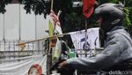 Potret APK Lusuh dan Kotor Hiasi Median Jalan