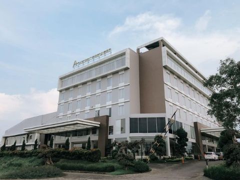 Ascent Premiere Pasuruan adalah tempat yang cocok untuk acara besar. Ruang pertemuan yang luas dan berbagai fasilitas pendukung tersedia di hotel ini.
