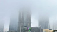 Kantor berita CCTV melaporkan bahwa lebih dari 100 bendara di China telah mengeluarkan peringatan kabut. Diketahui, China memiliki sistem peringatan tiga tingkat dengan kode warna. Kabut pekat dan tebal dikategorikan dengan warna merah disusul oranye dan kuning.