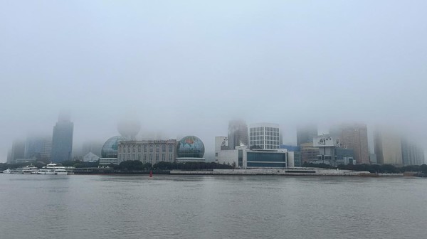Kabut Pekat Selimuti Shanghai Jelang Imlek