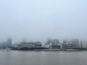 Kabut Pekat Selimuti Shanghai Jelang Imlek