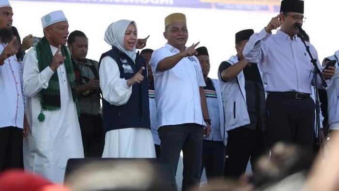 Bakhtiar Sibarani bersama Anies saat kampanye di Sumut