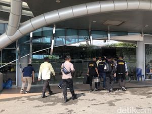 Bidlabfor Polda Riau Olah TKP Ledakan di Semen Padang Hospital