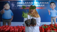 Diketahui kacang koro mengandung asam folat tinggi, bagus untuk ibu hamil dan anak-anak. Produk turunannya bisa untuk bahan baku tempe, tahu, susu, hingga yogurt.  