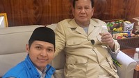 Cawapres nomor urut 02, Gibran Rakabuming Raka, mengunjungi Pondok Pesantren Al kautsar Al Akbar. Politisi dan aktivis muda asal Aceh dr.Ihsanbiren mendadak viral di tiktok akhir-akhir ini yang ditonton ratusan ribu warga Aceh dan di stitch oleh ratusan tiktoker Aceh karena menyuarakan Aceh 100% Prabowo-Gibran.