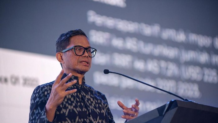 Economic Outlook 2024 Diramal Cerah Meski ekonomi dunia diprediksi melambat, beberapa sektor ini diprediksi tumbuh positif. Tingginya permintaan pengembangan energi baru terbarukan hingga industri manufaktur dan teknologi tinggi.
