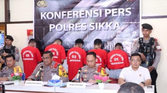 Foto: Konferensi pers perkara pengeroyokan di Polres Sikka. (Dok. Polres Sikka)