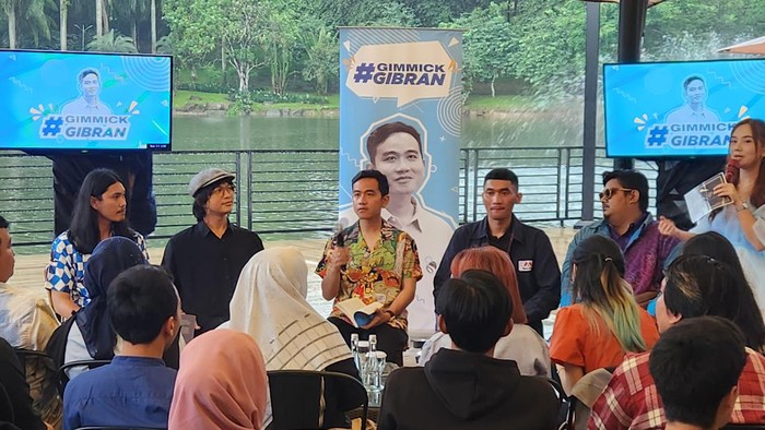 Gibran saat berdiskusi dengan anak-anak muda di Bogor (Adrial/detikcom)