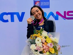 Gaya Gisella Anastasia Lomba Renang Bareng Cinta Laura, Pamer Tato Punggung