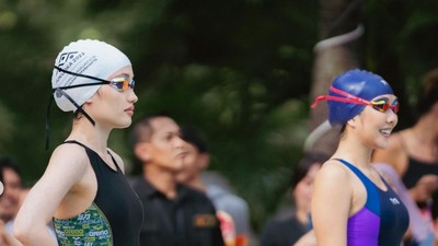 7 Potret Adu Gaya Cinta Laura Vs Gisella saat Lomba Renang, Curi Atensi