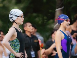 7 Potret Adu Gaya Cinta Laura Vs Gisella saat Lomba Renang, Curi Atensi