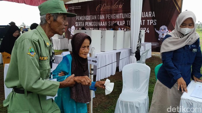 Hansip Sudir Pangandaran.