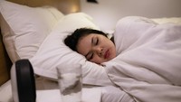 Posisi Tidur Ini Diyakini Bisa Bikin Awet Muda, Kok Bisa?
