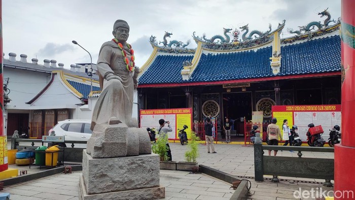 Suasana Pecinan Semarang menjelang Hari Raya Imlek, Selasa (30/1/2024).