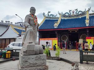 Jelang Imlek, Pecinan Semarang Mulai Bersolek