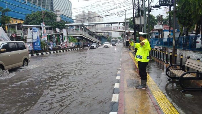 Jalan Gunung Sahari Jakpus banjir