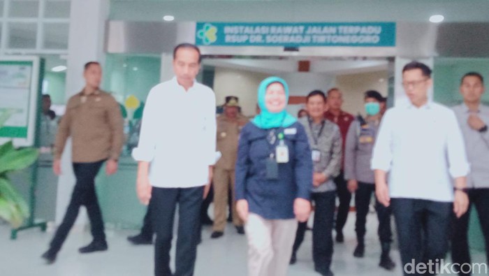 Presiden Joko Widodo (Jokowi kunjungi RSUP Dr Soeradji Tirtonegoro Klaten Rabu (31/1/2024).