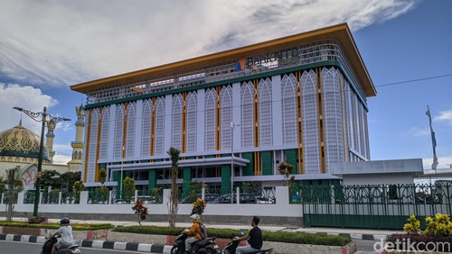 Kantor pusat Bank NTB Syariah, Jalan Udayana Mataram, Rabu (31/1/2024). (Ahmad Viqi/detikBali).