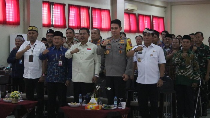 Kapolda Kaltara Irjen Pol Daniel Adityajaya saat hadiri deklarasi pemilu damai. Kapolda Kaltara Irjen Pol Daniel Adityajaya saat hadiri deklarasi pemilu damai.