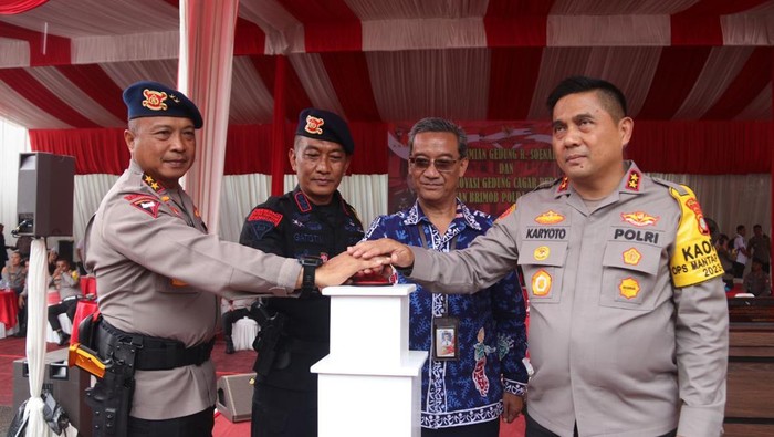 Kapolda Metro Jaya Irjen Karyoto meresmikan gedung R Soenarjo di Markas Brimob Kwitang, Jakarta Pusat