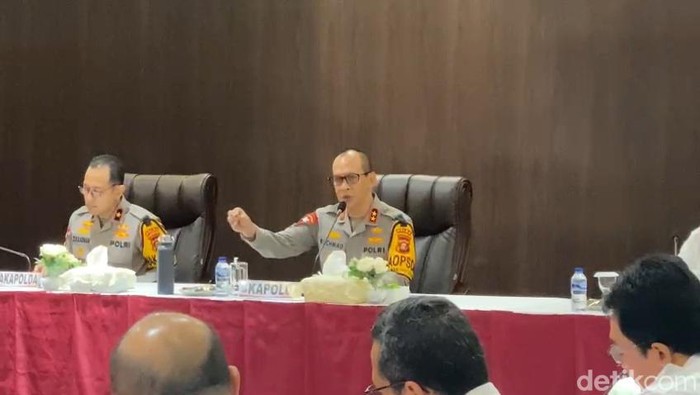 Kapolda Sumsel saat menyampaikan keluh kesahnya terkait pemberantasan illegal refinery di Muba.