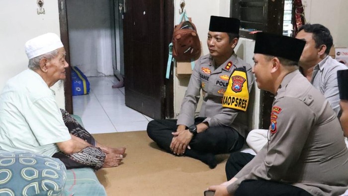 Kapolres Mojokerto Kota AKBP Daniel S Marunduri bersilaturahmi ke Ponpes Salafiyyah Al Misbar