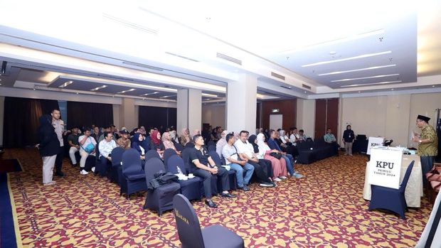 Kapolsek Mampang Prapatan Kompol David Y Kanitero memantau pelaksanaan Bimtek KPPS di Hotel Bidakara, Jakarta Selatan.