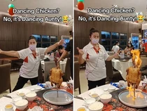 Kocak! Pelayan Ini Viral Karena Goyangan Ayamnya yang Heboh