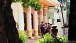 2 Jam Geledah Rumah Dinas Bupati Sidoarjo KPK Amankan 4 Koper
