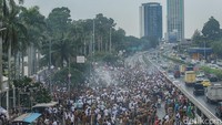 Saat ini ruas tol kembali dibuka dan lalu lintas mulai berangsur normal.