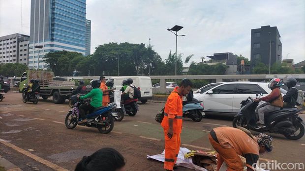 Massa demo Apdesi di depan gedung DPR telah membubarkan diri sore ini.