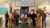 Hanny Widjaja hadir didampingi suami dan anak tercinta. Turut hadir pula, Sultan Sepuh Aloeda II Keraton Kasepuhan Cirebon R.H Rahardjo Djali, Pemilik House of Ende Novita Dewi, Co-Founder Tokopedia Leontinus A. Edison, Istri Presiden Direktur Sidomuncul Sinta Hidayat dan Bambang Asrini selaku kurator. Sinchiavaganza akan berlangsung hingga 25 Februari mendatang.
