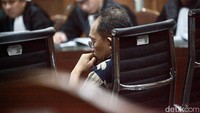 Kuncoro diduga terlibat kasus dugaan korupsi ini saat menjabat Direktur PT Bhanda Ghara Reksa (BGR). PT BGR diketahui ditunjuk oleh Kemensos untuk menyalurkan beras bansos periode 2020-2021.