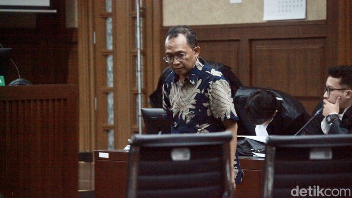 Momen Eks Dirut TransJakarta Jalani Sidang Korupsi Bansos Kemensos Momen Eks Dirut TransJakarta Jalani Sidang Korupsi Bansos Kemensos