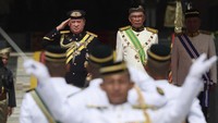 Sultan Ibrahim (65) naik takhta menggantikan Sultan Abdullah Sultan Ahmad Shah dari Pahang yang telah menyelesaikan masa jabatan lima tahun sebagai raja Malaysia.