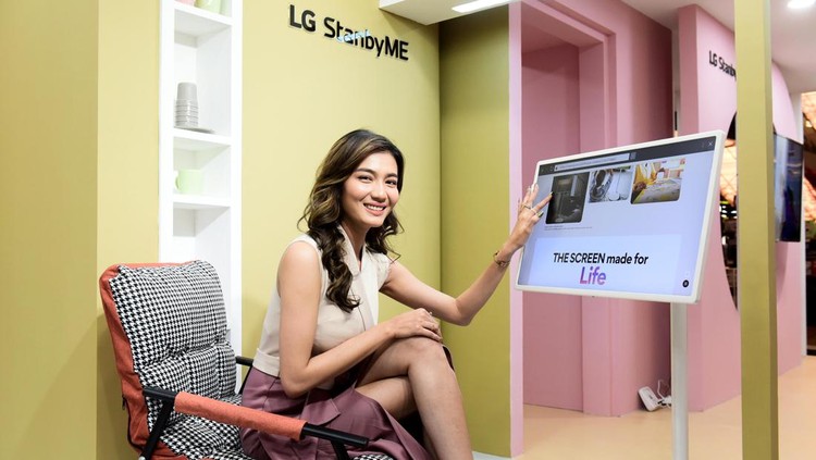 LG Stanbyme resmi dirilis di Indonesia. Menawarkan konsep fleksibelitas, pengguna bisa memutar layar ke mode vertikal ataupun horizontal.
