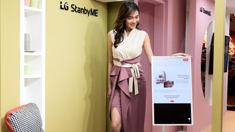 LG Stanbyme resmi dirilis di Indonesia. Menawarkan konsep fleksibelitas, pengguna bisa memutar layar ke mode vertikal ataupun horizontal.