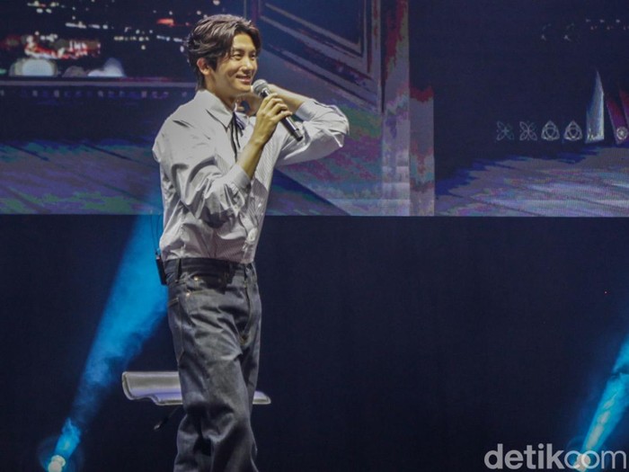 Park Hyung Sik dalam gelaran 2024 Asia Tour Fan Meeting SIKcret Time in Jakarta pada Sabtu (27/1/2024) di Tennis Indoor Senayan.