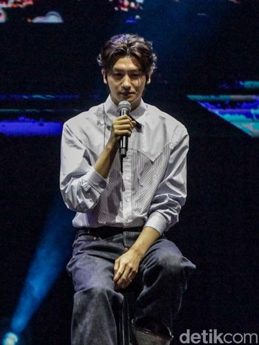 Park Hyung Sik dalam gelaran 2024 Asia Tour Fan Meeting SIKcret Time in Jakarta pada Sabtu (27/1/2024) di Tennis Indoor Senayan.