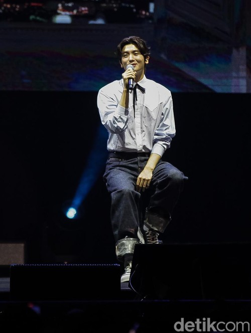 Park Hyung Sik dalam gelaran 2024 Asia Tour Fan Meeting SIKcret Time in Jakarta pada Sabtu (27/1/2024) di Tennis Indoor Senayan.