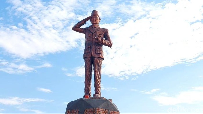 Patung Soekarno di Kabupaten Banyuasin ini dibangun di Komplek Bung Karno Sport Center.
